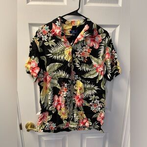 Nice summer Hawaiian shirt.